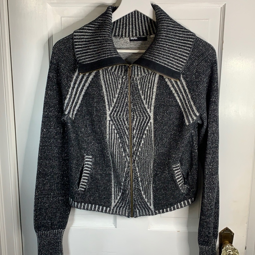 URBAN OUTFITTERS BDG Zip-front Crop Gray Black Textured Pocket Sweater SZ M